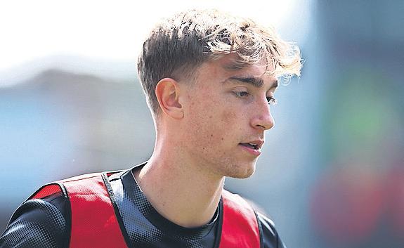 Real Madrid push to beat Chelsea in race to sign Huijsen