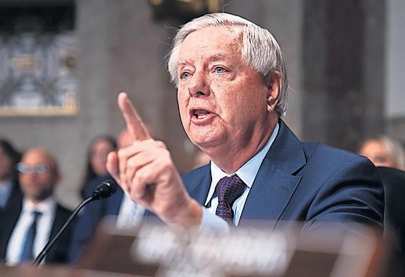 Sanctions Harsh trade curbs on Moscow ready if Putin stalls, says key US senator