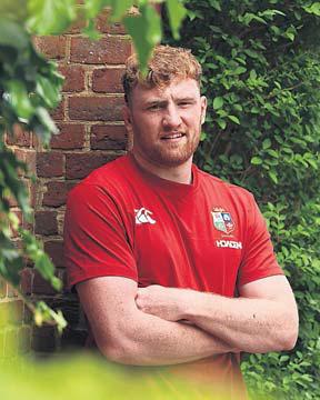 Mane event: Lions get to know each other