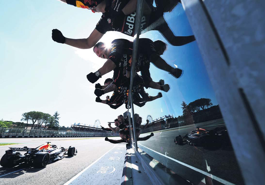 Verstappen dominates after pulling off dazzling manoeuvre