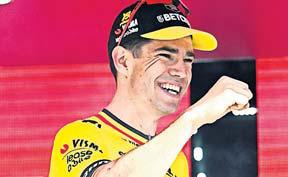 Van Aert pips Del Toro to secure Giro stage victory