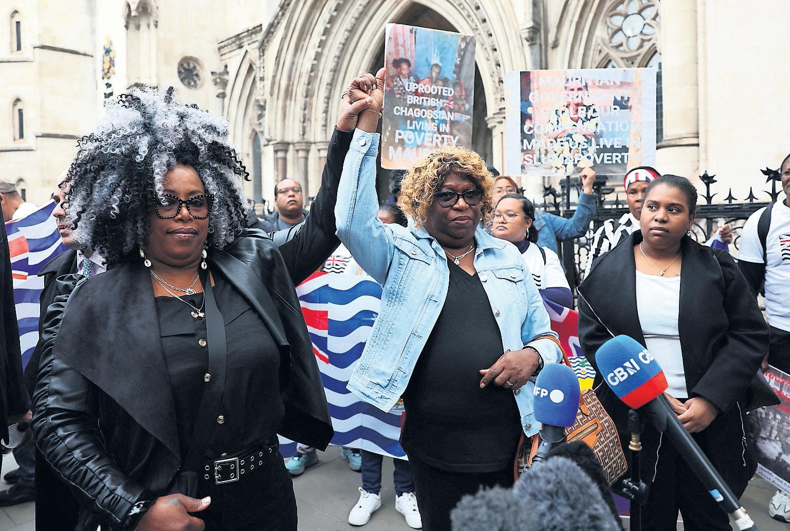 UK government accused of betrayal over Mauritius deal to cede Chagos Islands