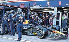 'Mario Kart' Russell and Verstappen hit out at pit stops