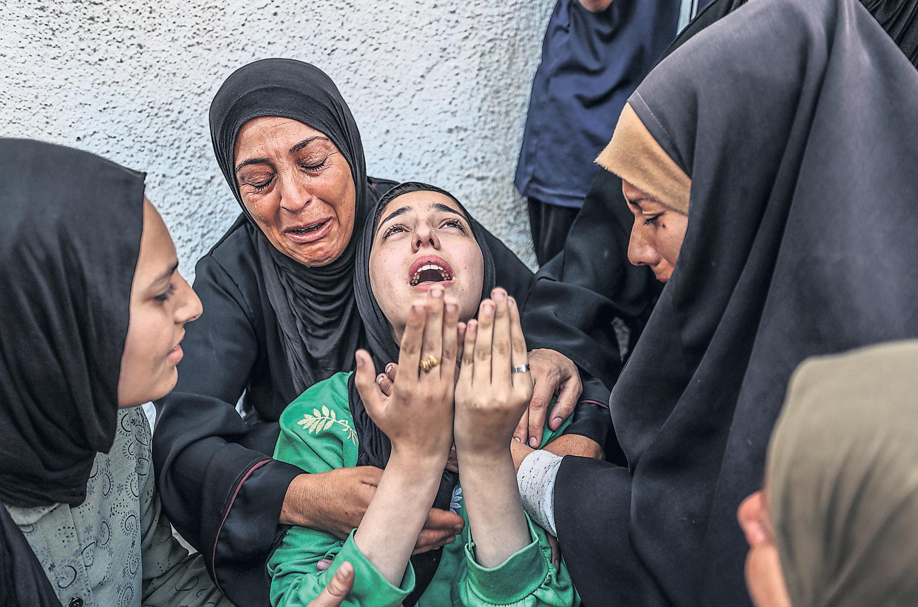Leading lawyers urge UK to put sanctions on Israel