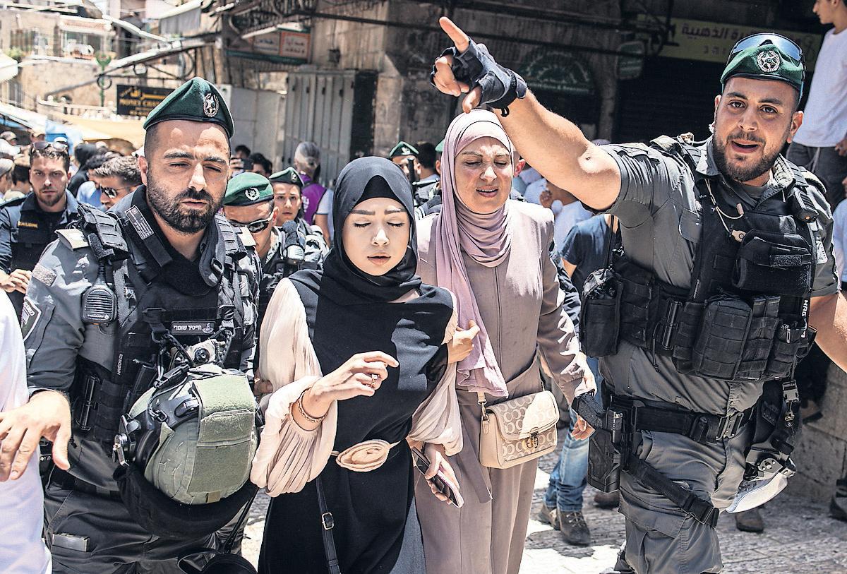 'Flag march' Aggressive chants and violence fill streets of Jerusalem