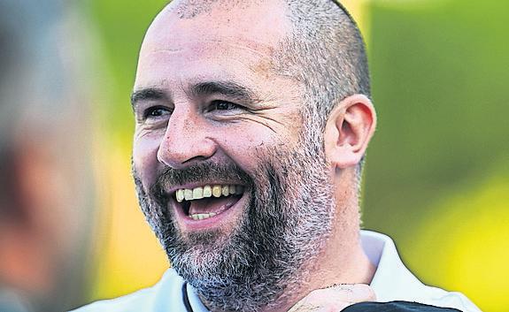 Mitchell Leaves Newcastle in Shock Boost to Howe's Power