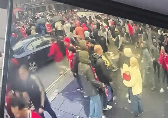 Liverpool fans criticise traffic control measures at parade