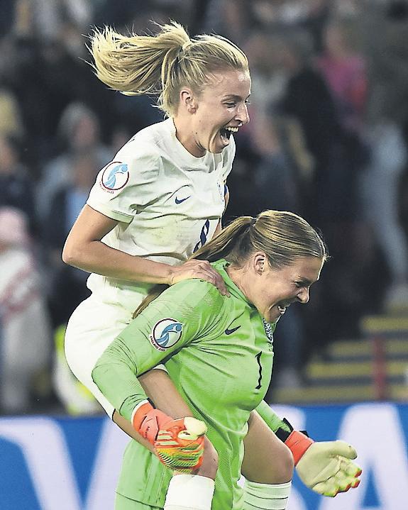 Williamson 'devastated' by Earps' England exit but coach stays cagey