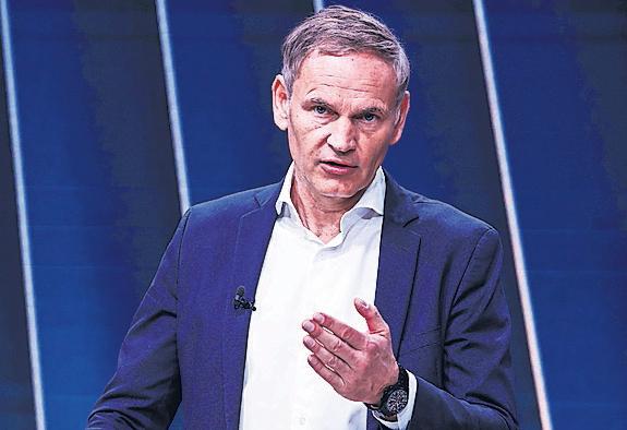 VW Plans to Make 'Massive' Investment in US to Avert Trump Tariffs, Suggests CEO