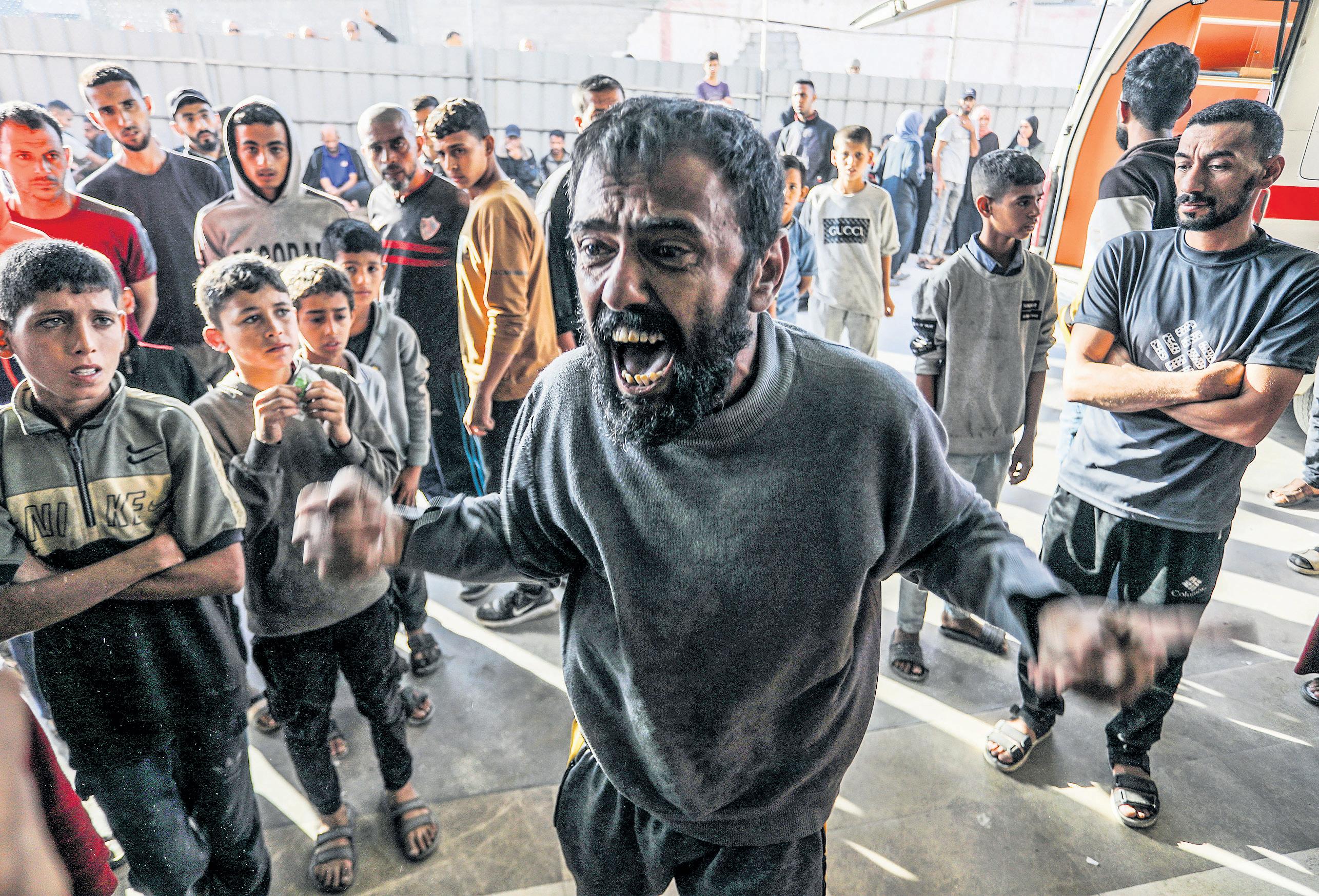 Palestinians 'gunned down while trying to reach aid site in Gaza'
