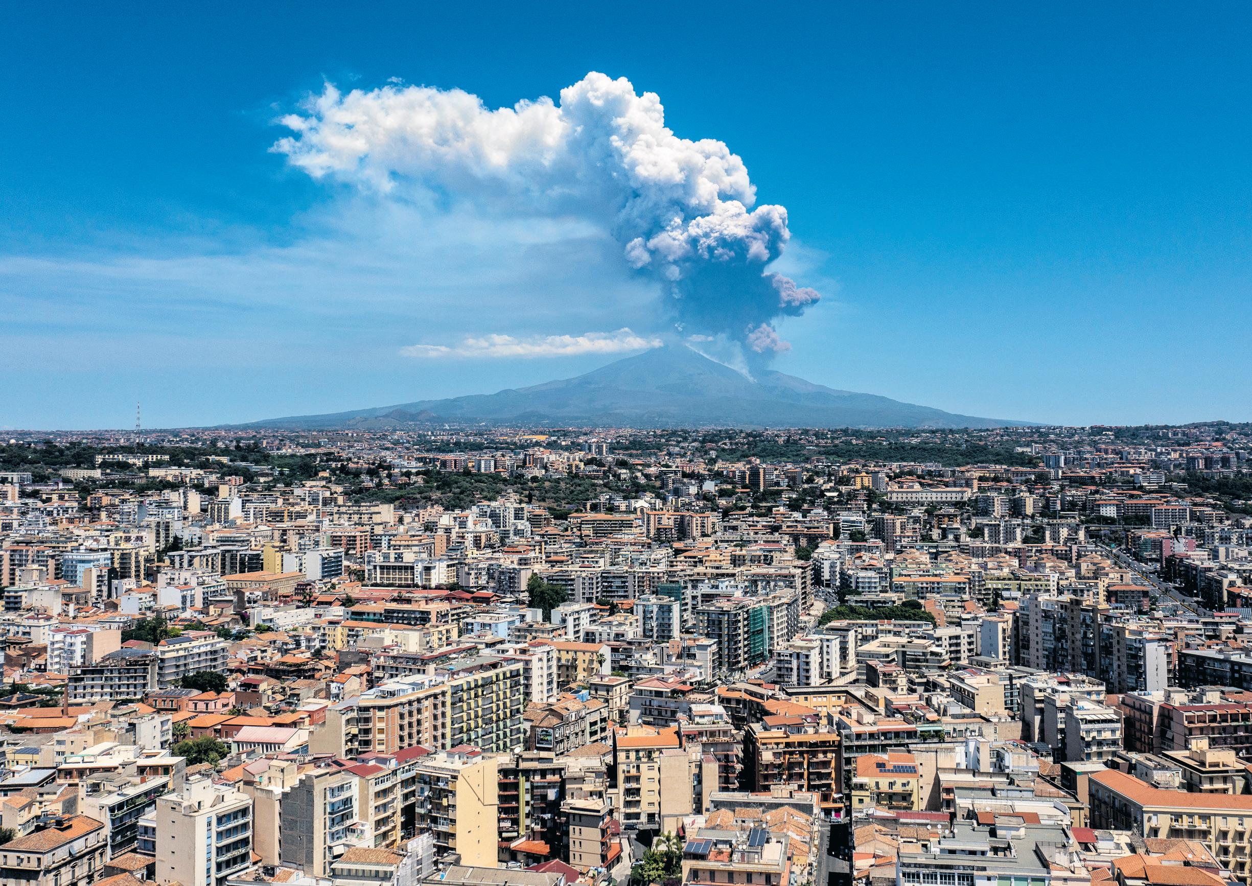 Giant cloud of ash billows from Italy's Mount Etna after dramatic eruption