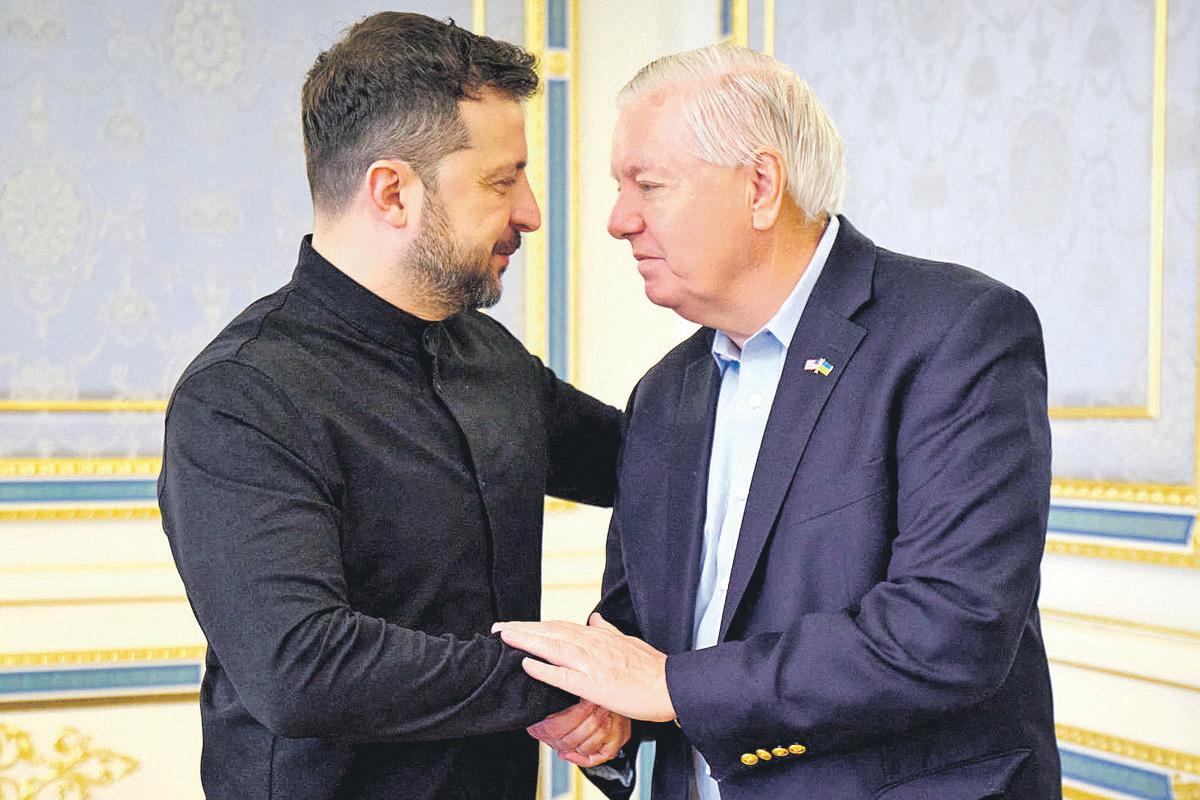 Analysis Veteran senator backs 'bone-breaking' sanctions on Russia