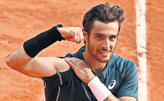 Musetti's relief after line judge scare as Sabalenka and Swiatek eye showdown