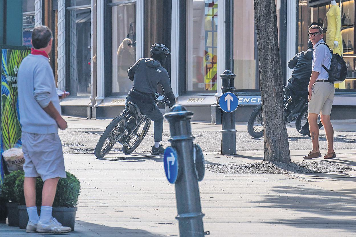 Apple and Google are profiting from rise in phone thefts, say MPs