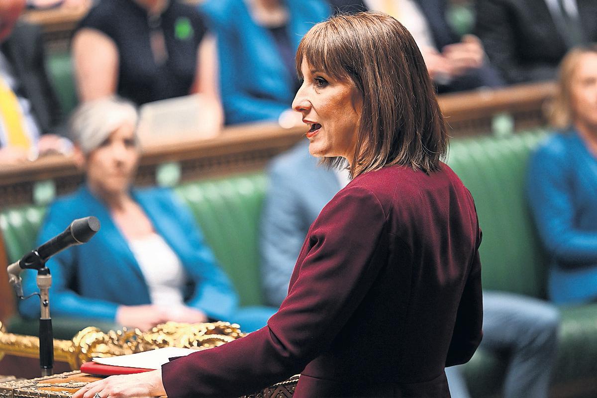 Reeves in £15bn spending pledge to placate fractious Labour MPs