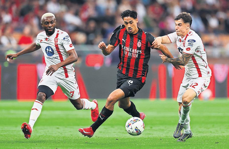 City launch summer spree by agreeing fee for Reijnders