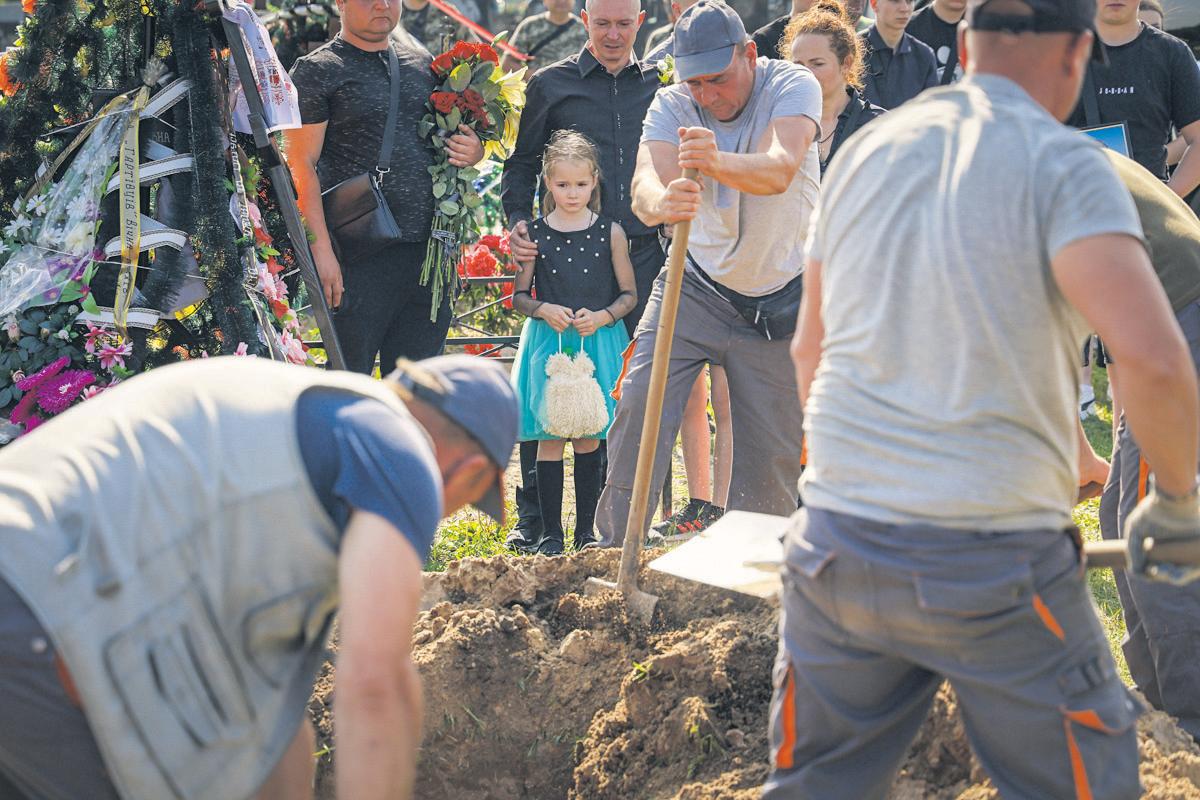 War in Ukraine Trump says it may be better to let Moscow and Kyiv 'fight for a while'