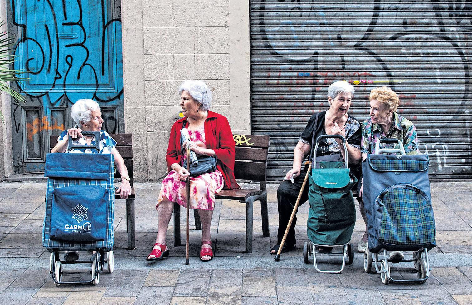 Spanish Bid for El Fresco Respect Lands Police in Hot Water