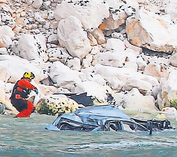 Former bus driver dies with wife after car crashes off cliff