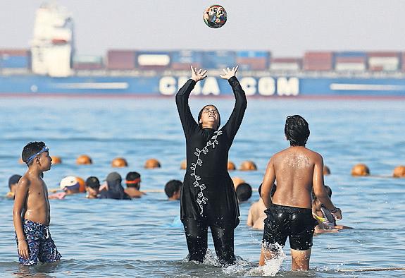 Concern over directive for women to wear burkinis on Syrian beaches