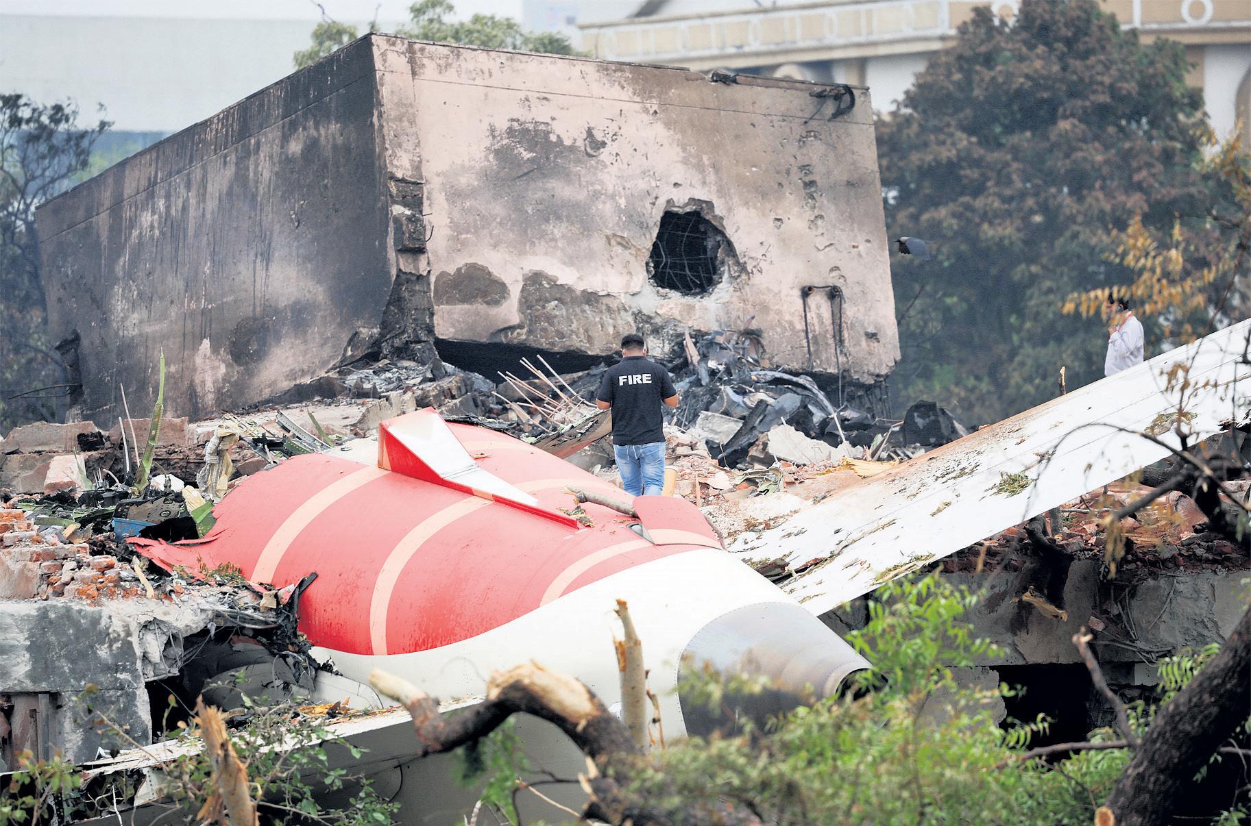 Possible causes Investigation focuses on engine thrust, wing flaps and maintenance regime