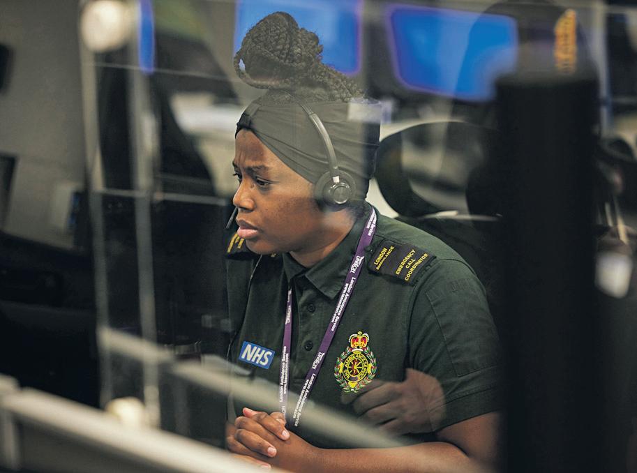 NHS call handlers burning out due to stress, union warns