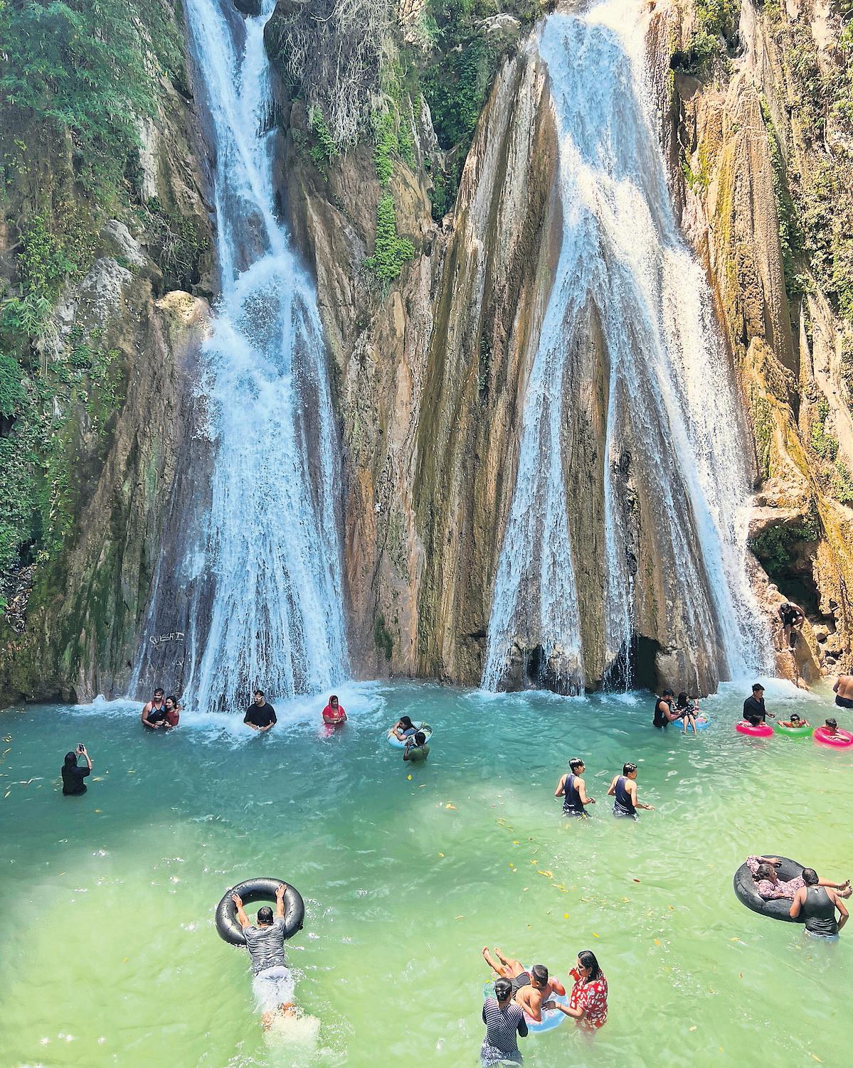 Hotting up Indian hill stations swamped by tourists escaping extreme heat in cities