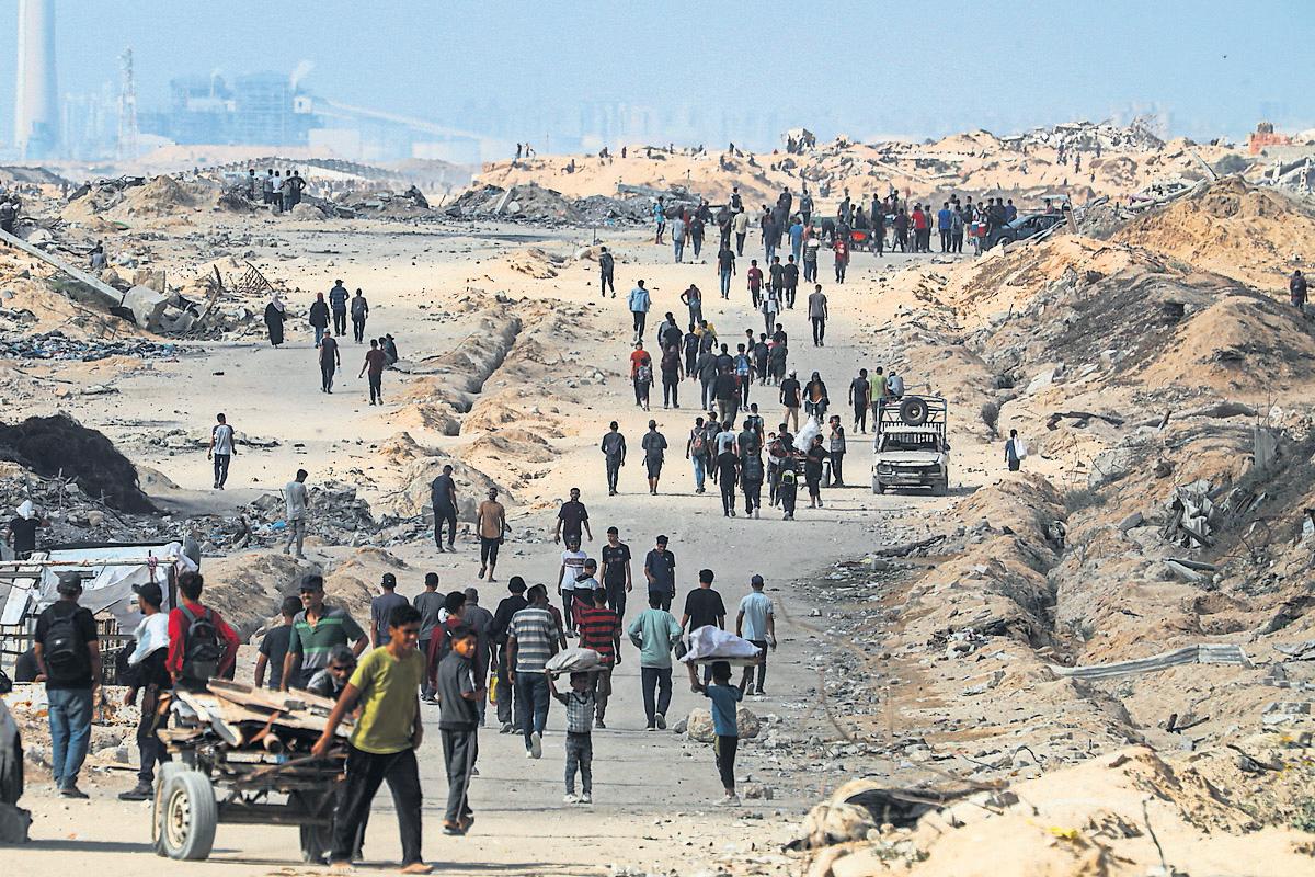 Hamas kills seven Israeli soldiers and IDF 'shot 40 people seeking food'