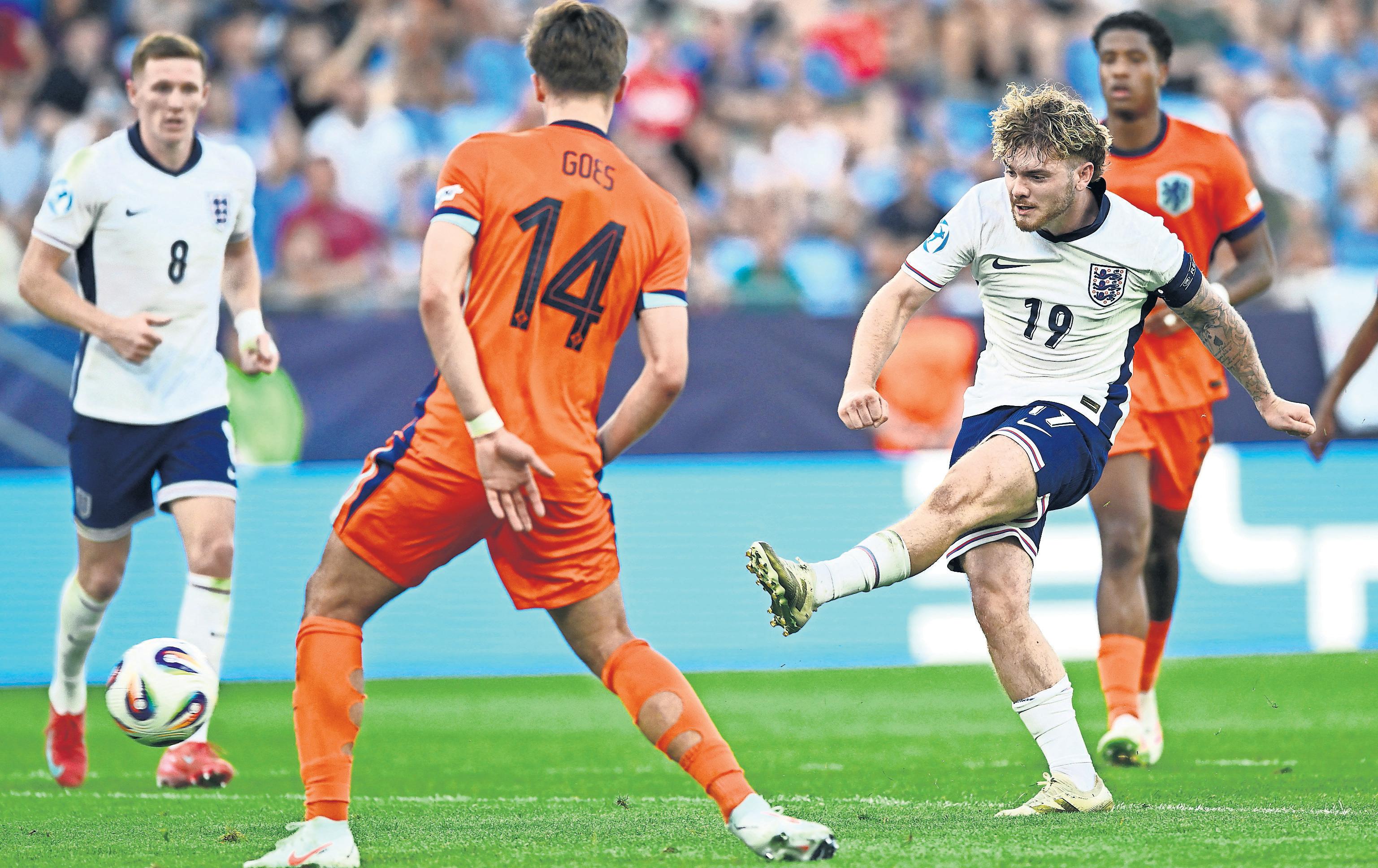 Elliott inspires Young Lions to keep title defence alive