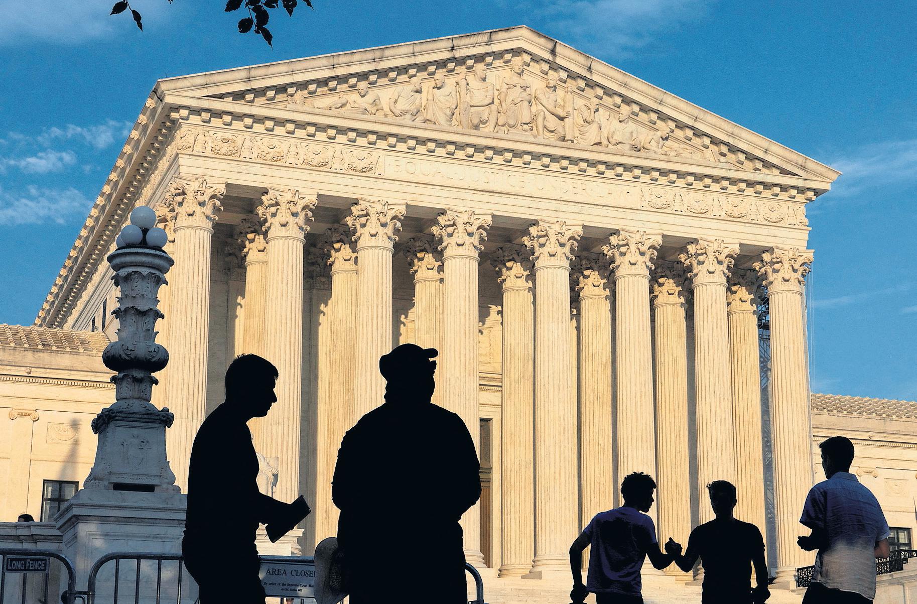 US Supreme Court Limits Federal Judges' Power to Block Trump Orders