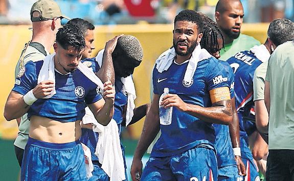 Fifpro calls for longer half-time breaks after heat 'wake-up call'