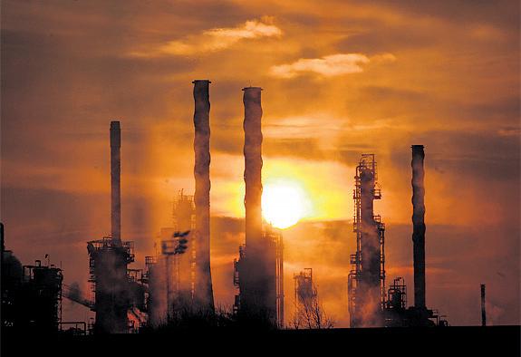 Call for inquiry as UK refinery owner enters administration