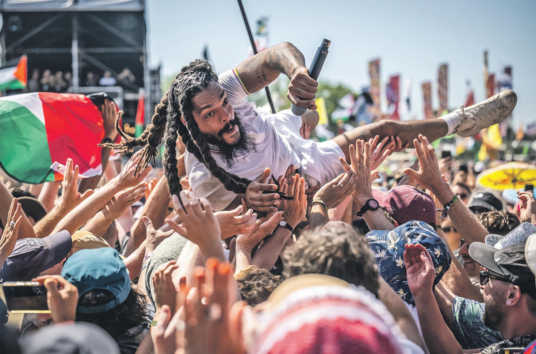 BBC boss offers to meet with Jewish staff over Glastonbury
