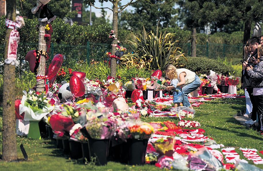 'He's an honorary scouser' Fans of rival clubs unite in grief outside Anfield