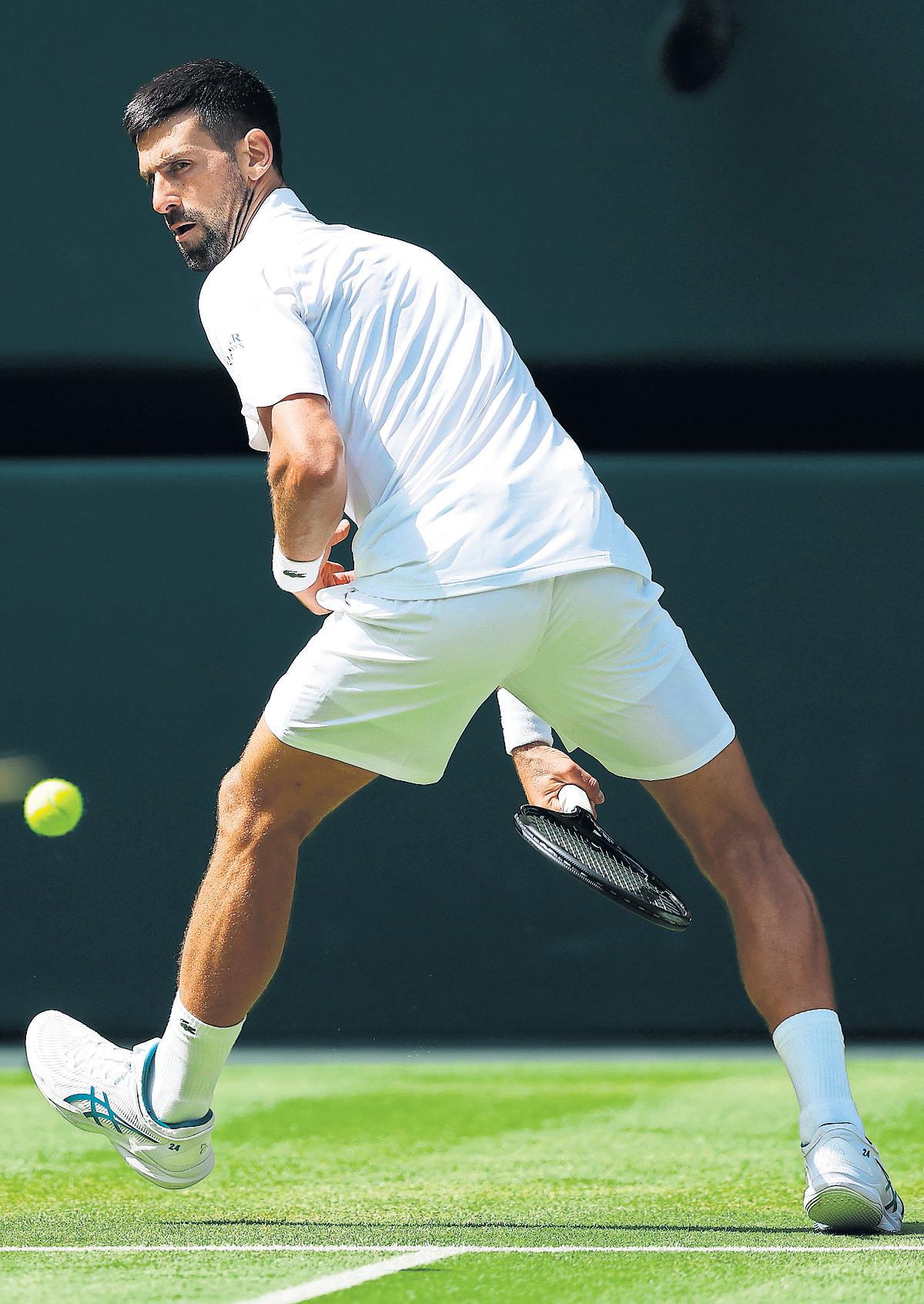 Djokovic cruises into third round after dispatching Evans