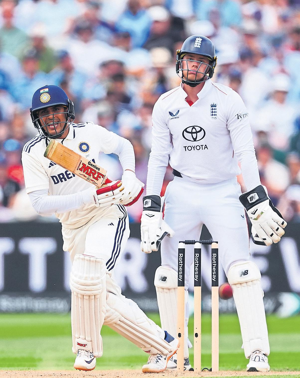 Stokes's threadbare attack drags its feet as unforgiving pitch offers India opportunity to be relentless