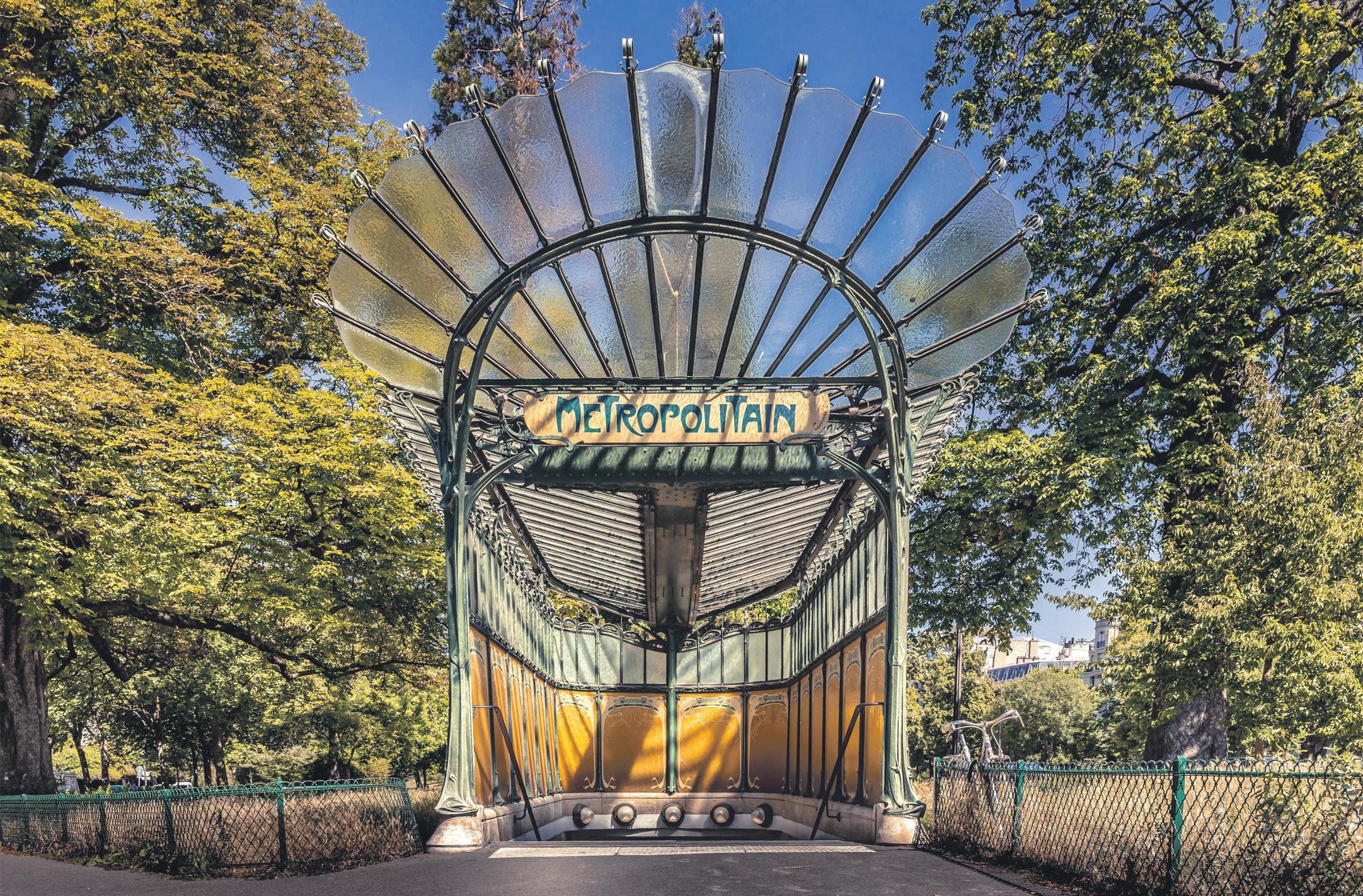'Forgotten' designer of art nouveau Métro station entrances to get Paris museum