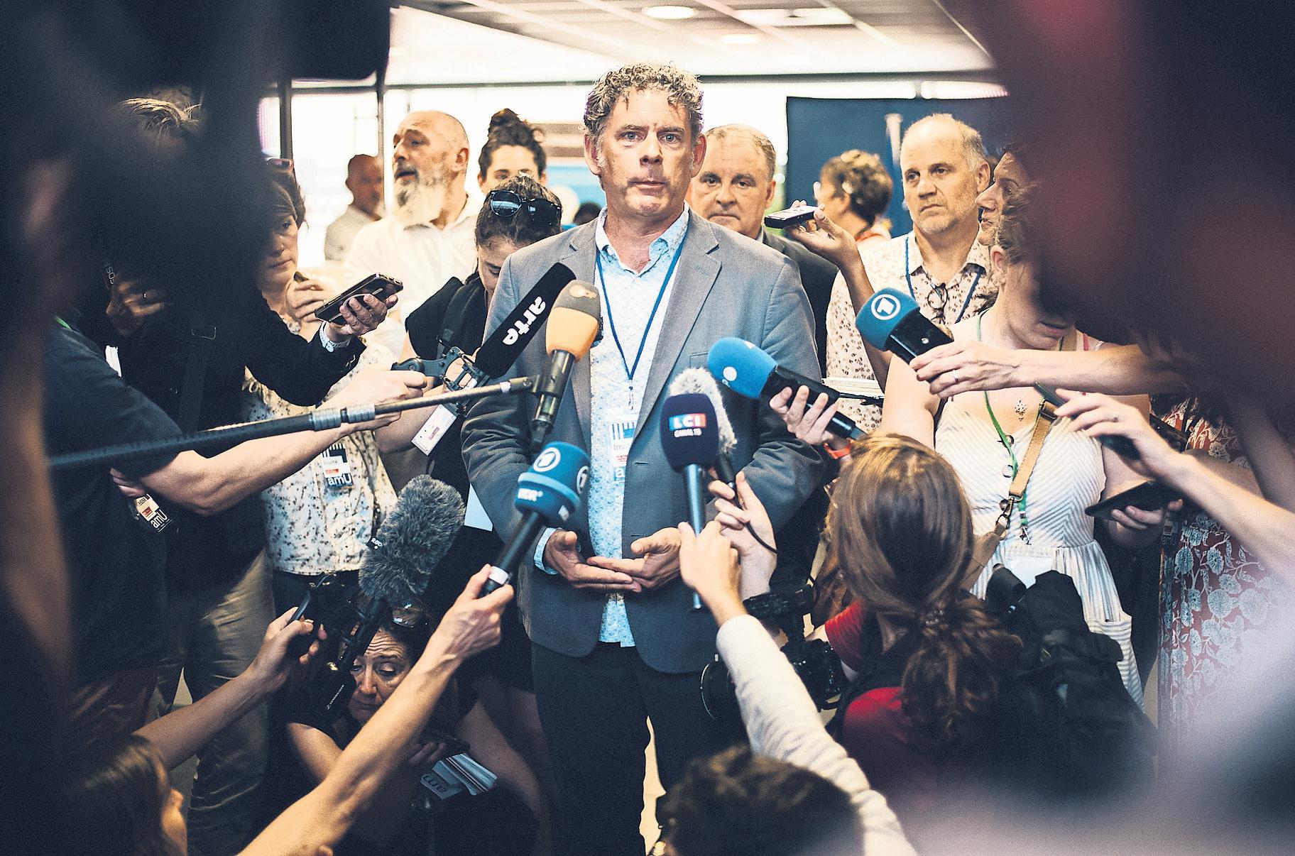 Keeping science alive Academic refugees from 'crazy' America find asylum in France