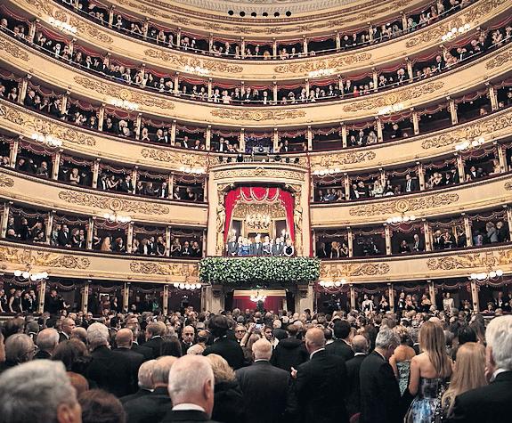 La Scala reminds opera fans to leave their flip-flops at the beach