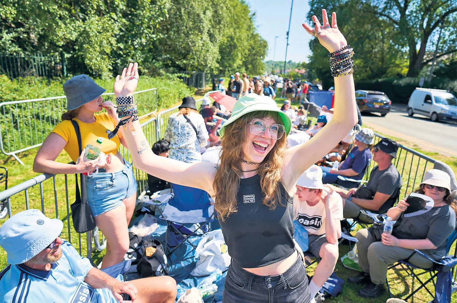 Concert tour helps push Oasis back to top of the charts