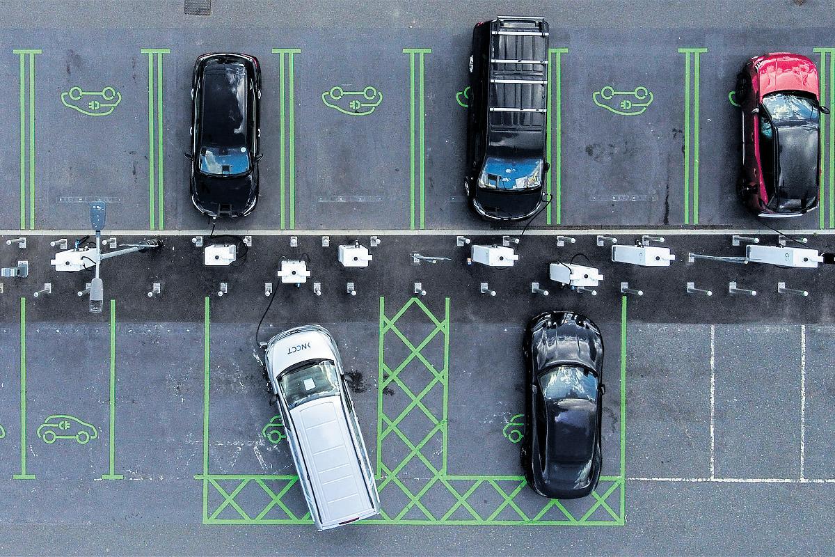 Ministers try to push switch to EVs with £63m for charging