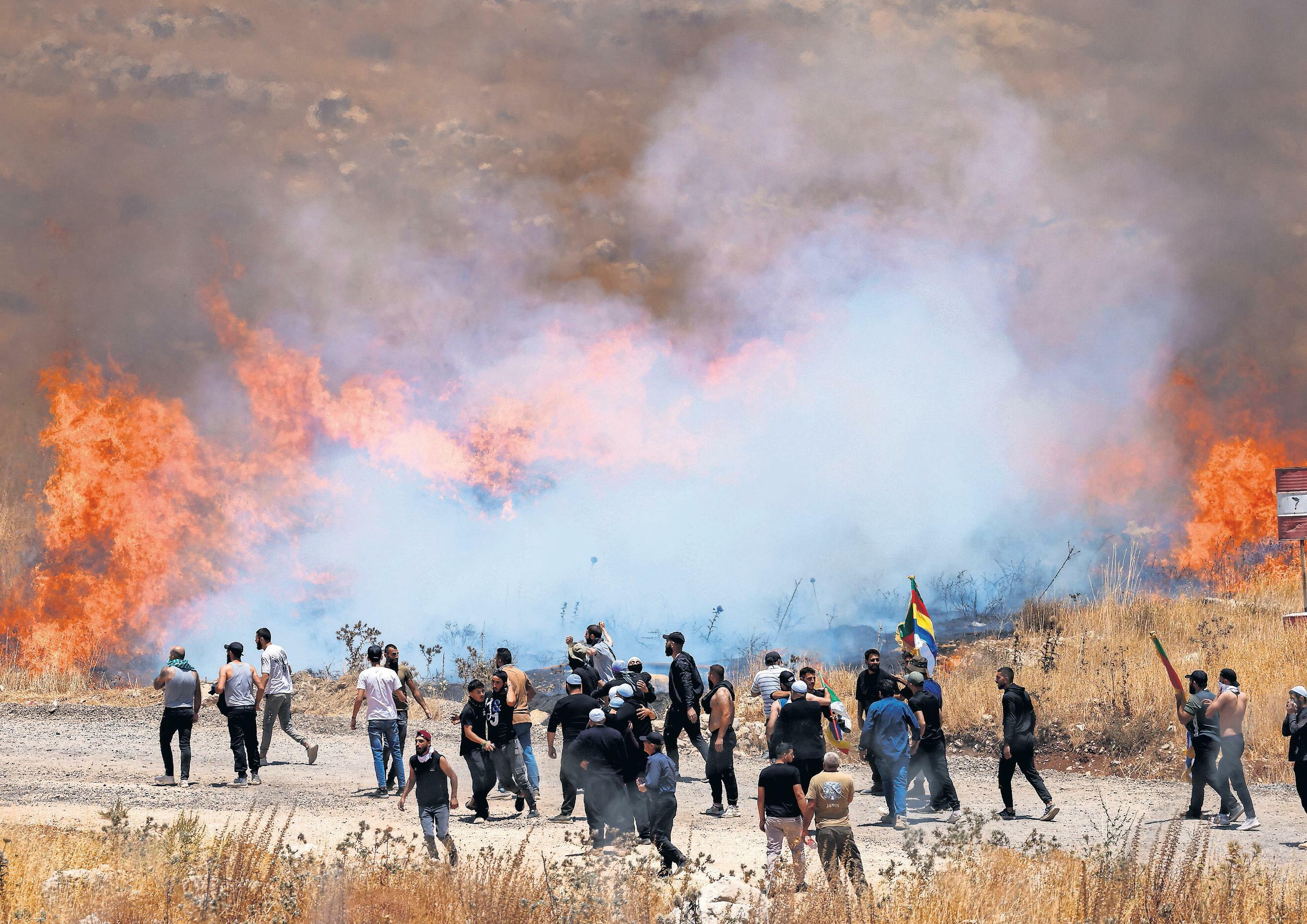 Israel Hits Syria's Defence Ministry as Complex War Rages for Control of South