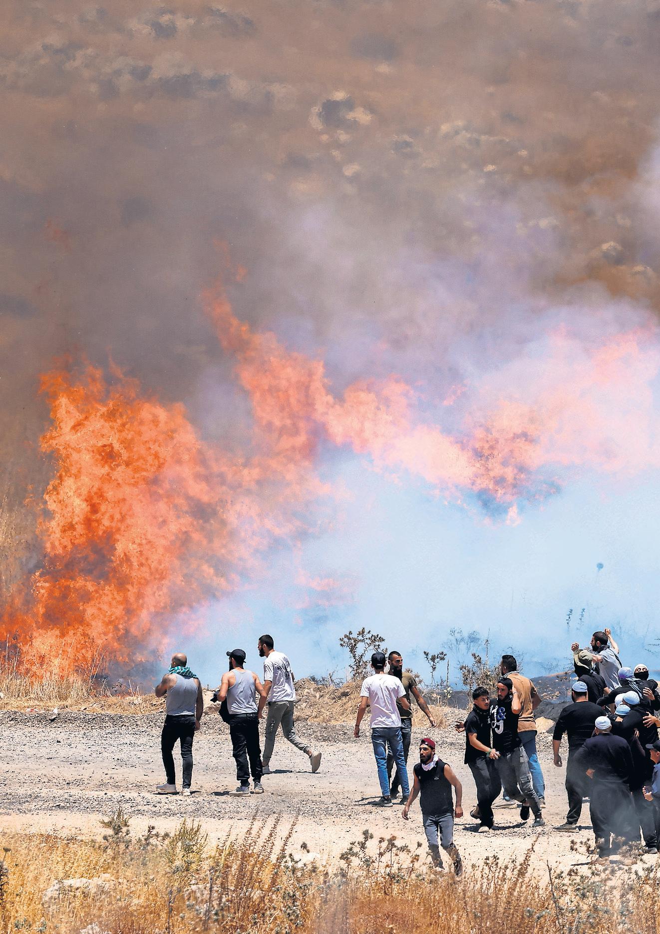 Israel Hits Syria's Defence Ministry as Complex War Rages for Control of South