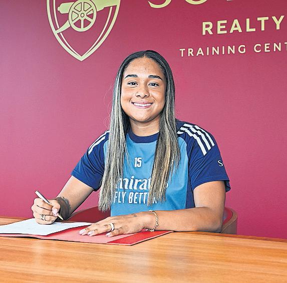 Arsenal Finalise Record £1m Deal for Liverpool Forward Smith