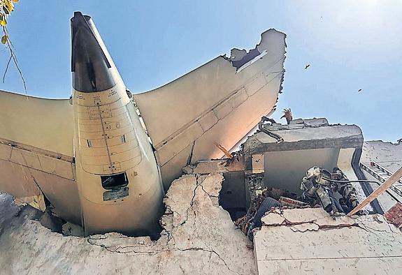 Air India captain's actions 'now focus of crash investigation'