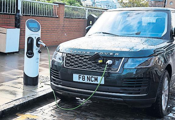Jaguar Land Rover Delays Launch of Electric Models Amid US Turmoil