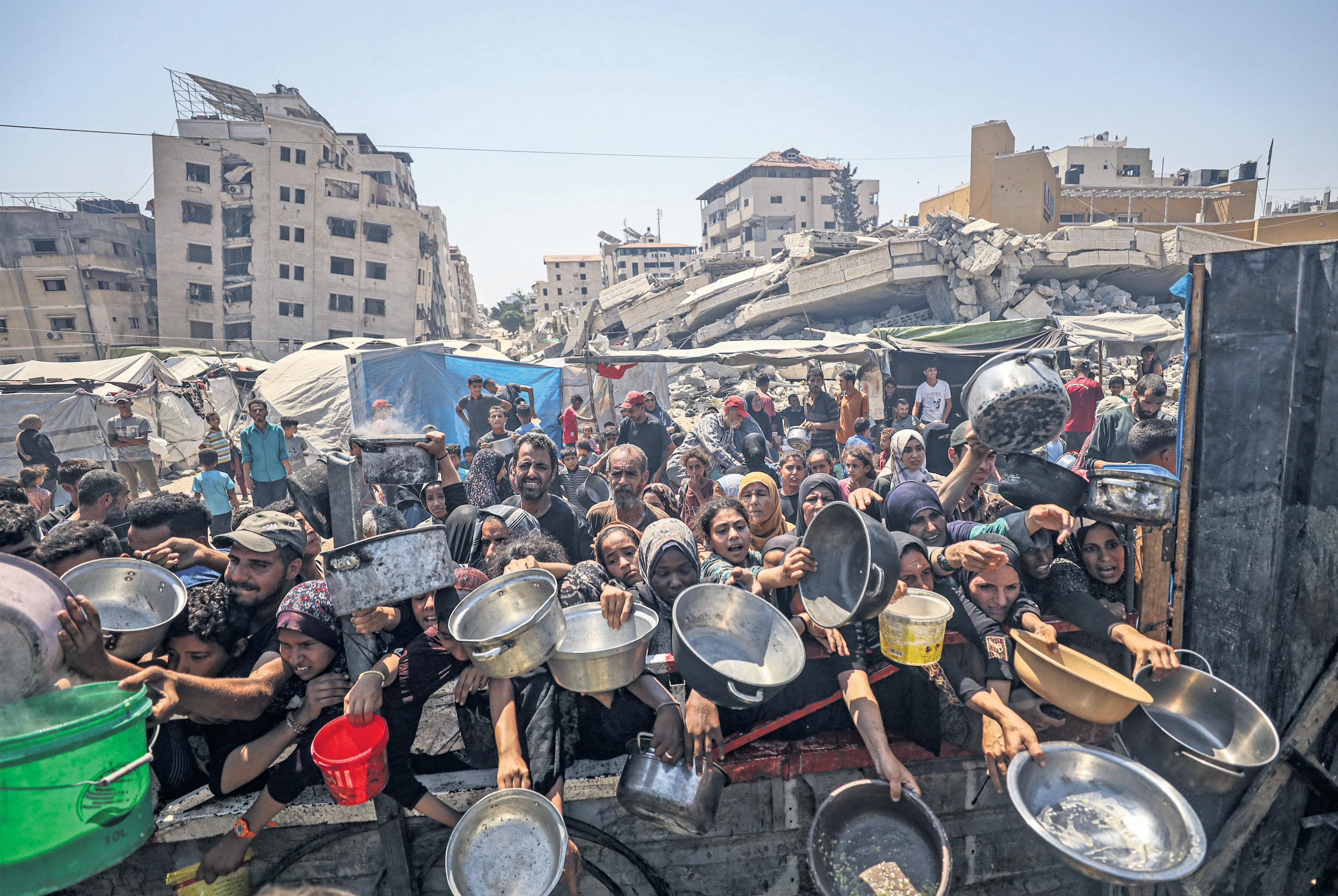 Dozens of former diplomats urge UK to recognise Palestinian state