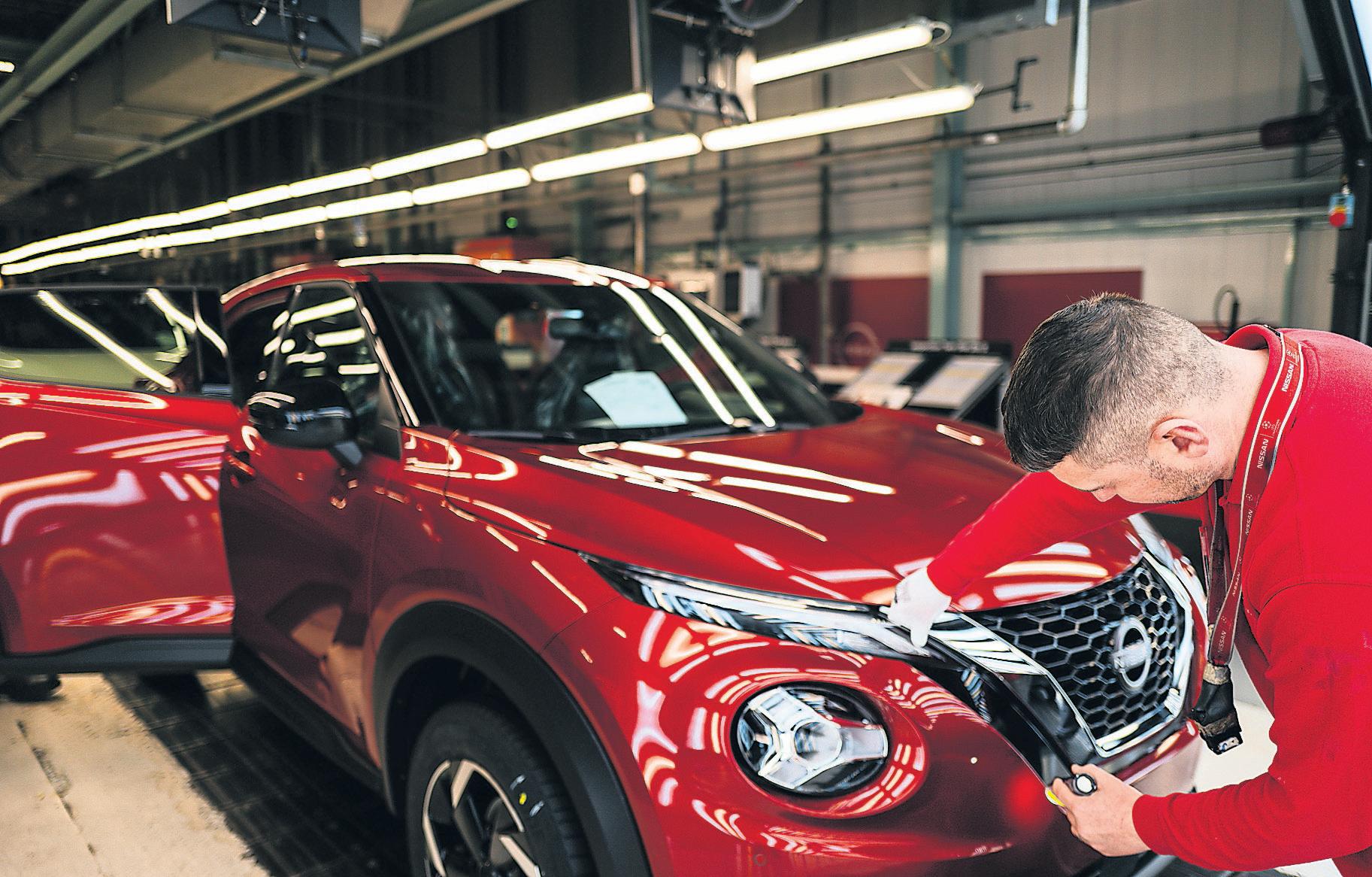 UK car and van production slumps amid Trump chaos