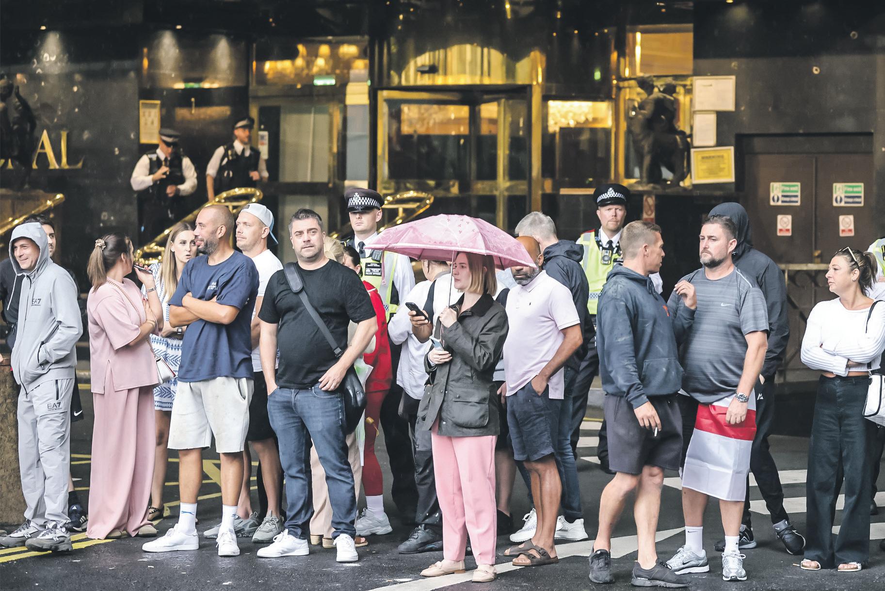 Police reject Farage claim they bussed 'leftwing protesters' to asylum hotel