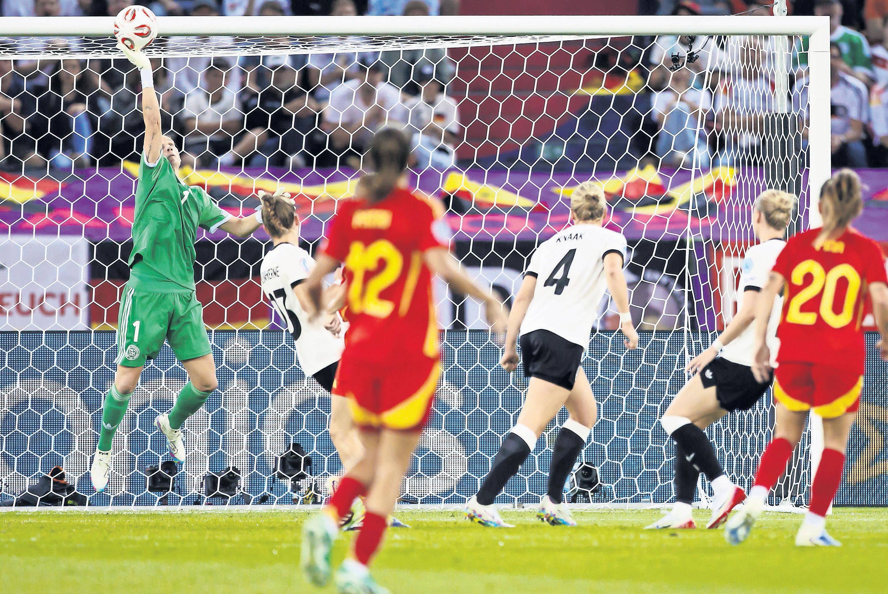 Coll's heroics keep Spain alive to send semi-final to wire